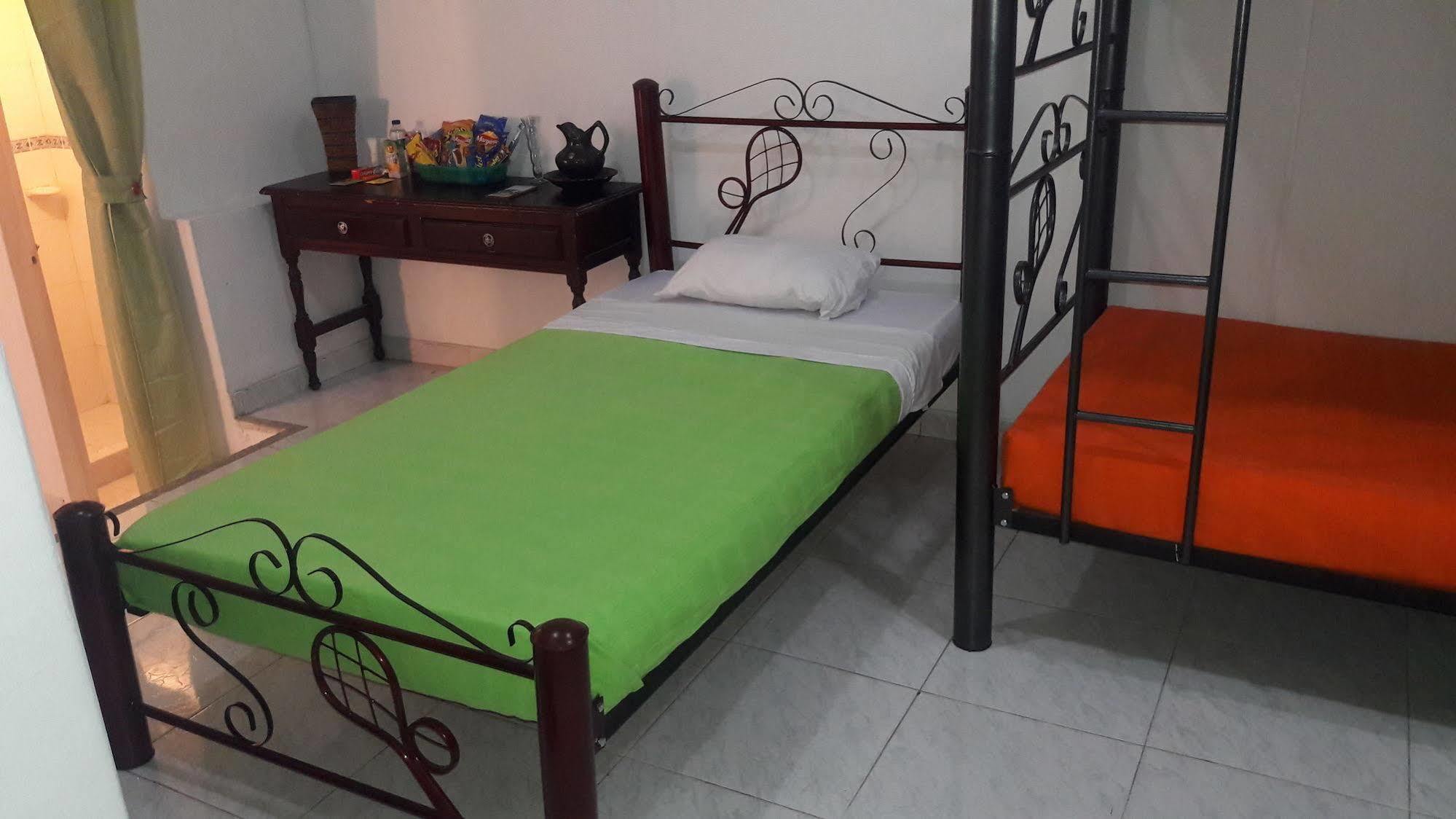 Hostal Deluxe Santander Manizales Extérieur photo