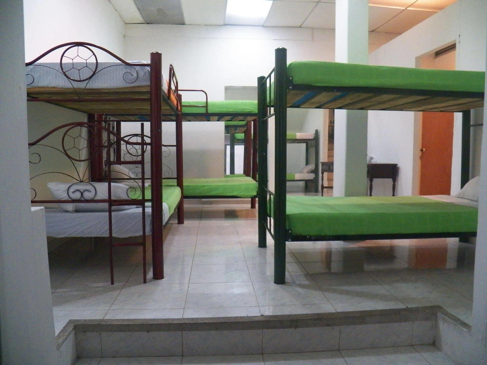 Hostal Deluxe Santander Manizales Extérieur photo