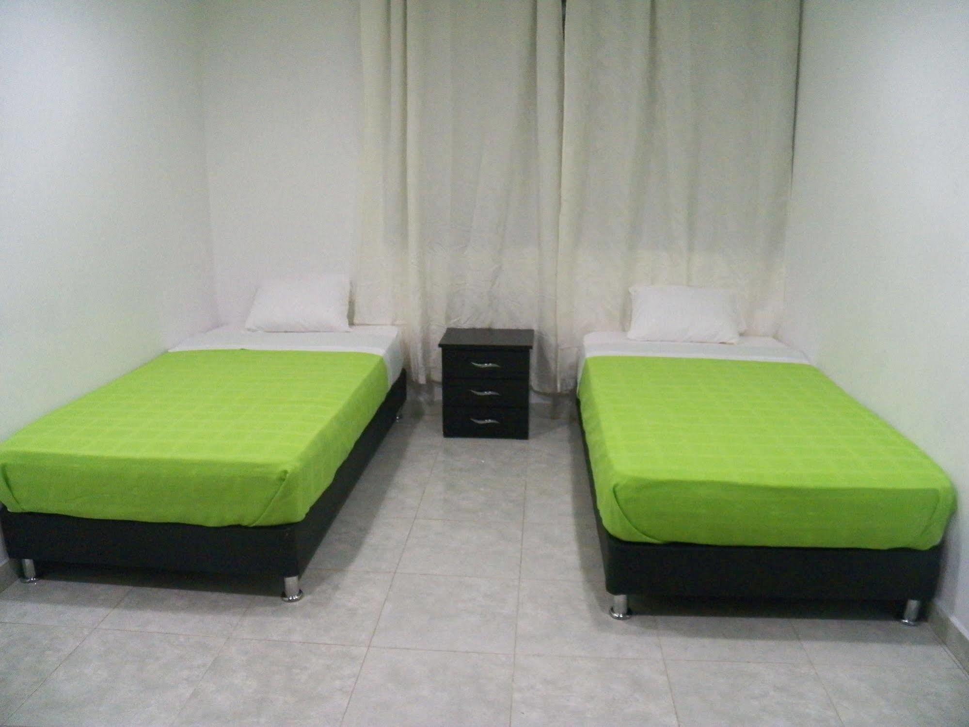 Hostal Deluxe Santander Manizales Extérieur photo
