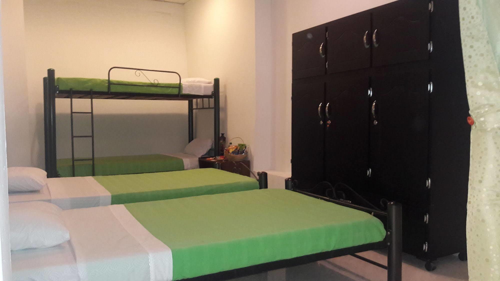 Hostal Deluxe Santander Manizales Extérieur photo