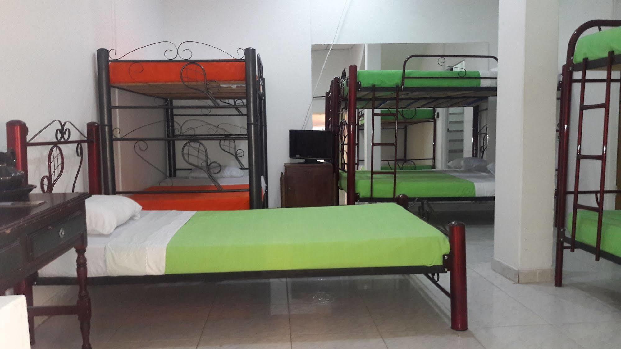 Hostal Deluxe Santander Manizales Extérieur photo