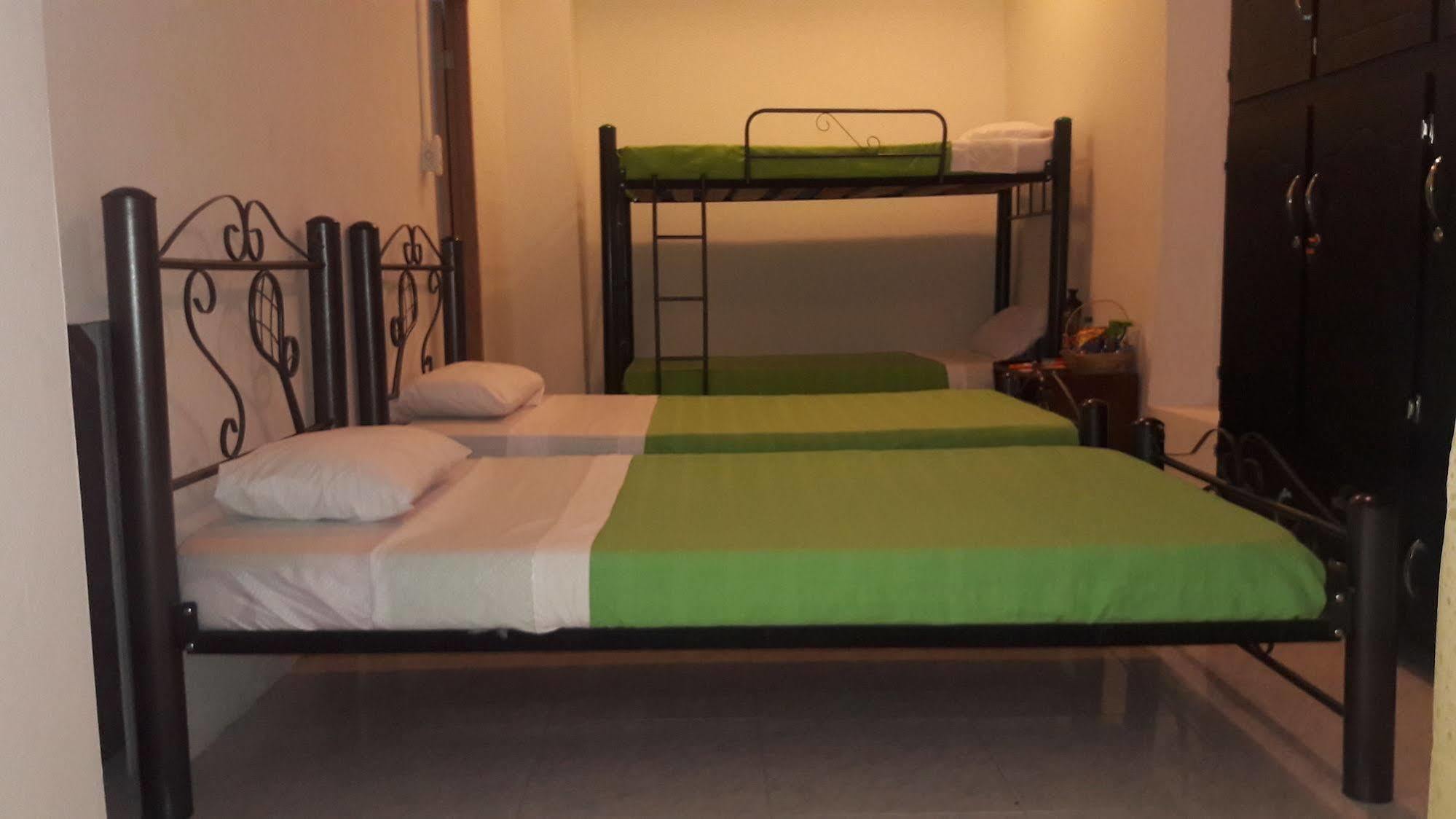 Hostal Deluxe Santander Manizales Extérieur photo