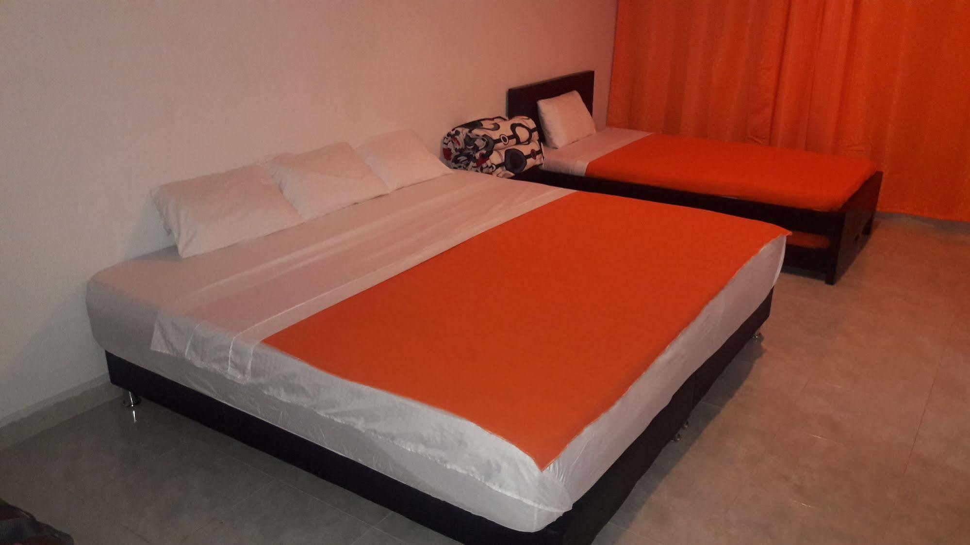 Hostal Deluxe Santander Manizales Extérieur photo
