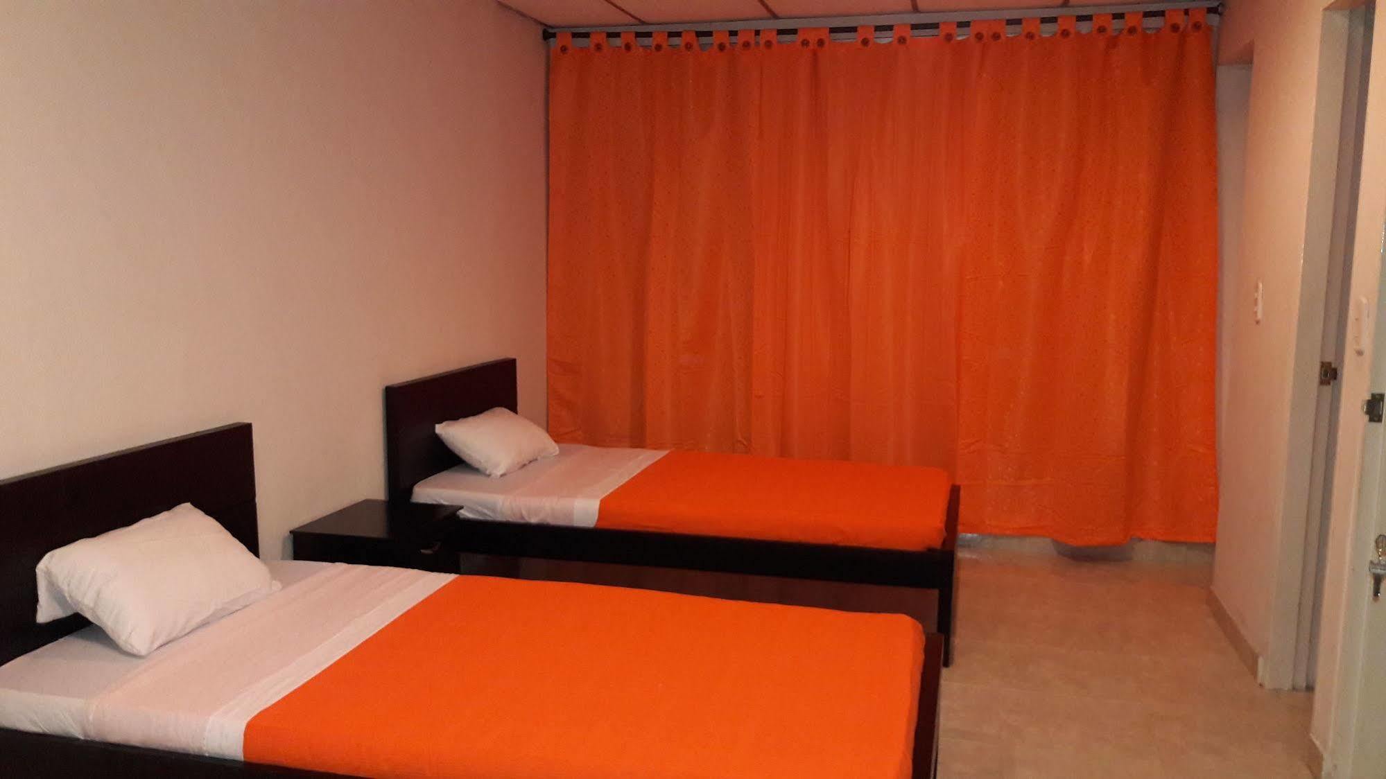 Hostal Deluxe Santander Manizales Extérieur photo