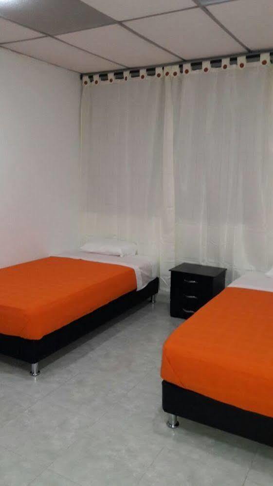 Hostal Deluxe Santander Manizales Extérieur photo